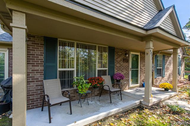 front view picture of 4091 Stonebridge Dr, Holly, MI. 48442