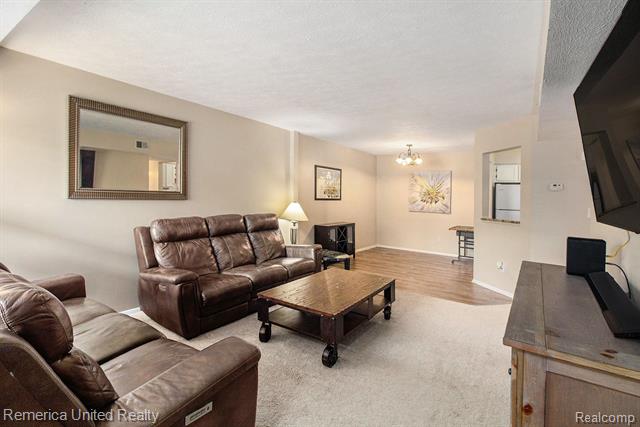 front view picture of 61216 Greenwood Dr, South Lyon, MI. 48178
