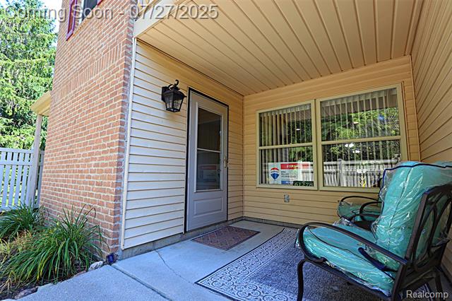 front view picture of 61278 Greenwood Dr, South Lyon, MI. 48178