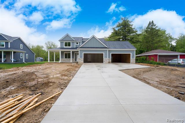 front view picture of 1439 Merry Rd, Waterford, MI. 48328