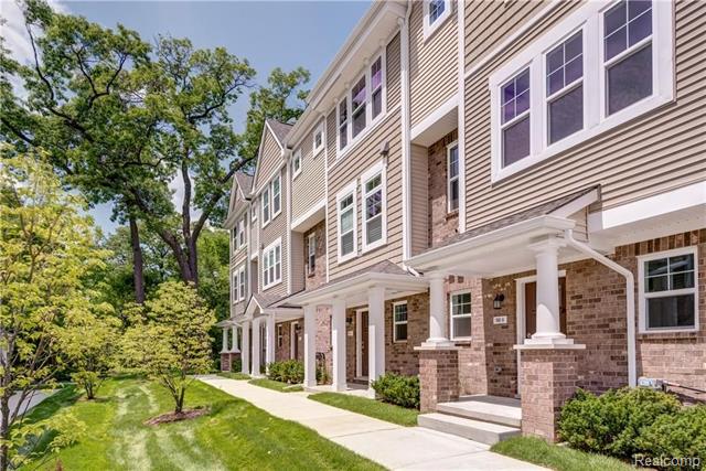 front view picture of 3428 Rochester Rd, Royal Oak, MI. 48073