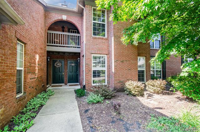 front view picture of 28139 Carlton Way Dr, Novi, MI. 48377