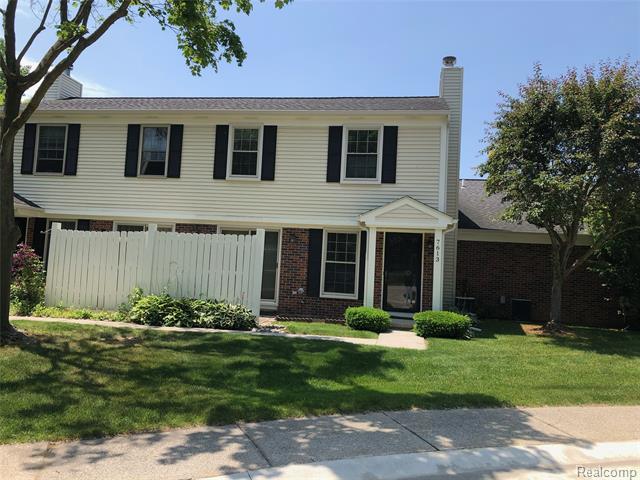 front view picture of 7613 Woodview Dr, Waterford, MI. 48327
