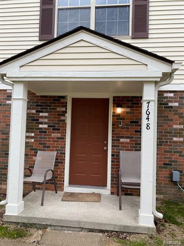 front view picture of 7648 Woodview Dr, Waterford, MI. 48327