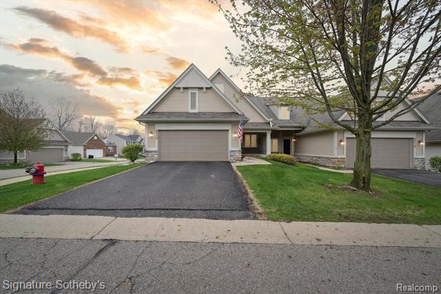 front view picture of 8222 Sequoia Ln, White Lake, MI. 48386