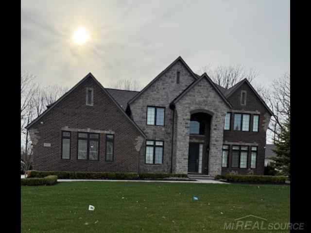 front view picture of 835 Crestwood Ln, Rochester, MI. 48309