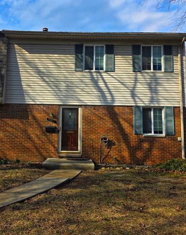 front view picture of 889 Kirts Blvd, Troy, MI. 48084