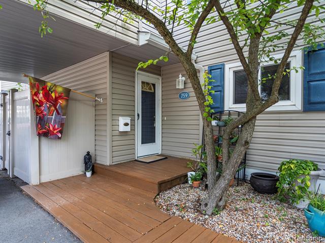 front view picture of 759 Kirts Blvd, Troy, MI. 48084