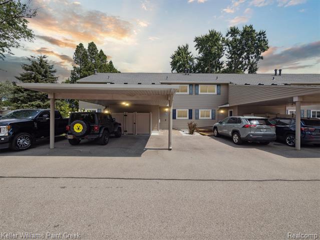 front view picture of 751 Kirts Blvd, Troy, MI. 48084