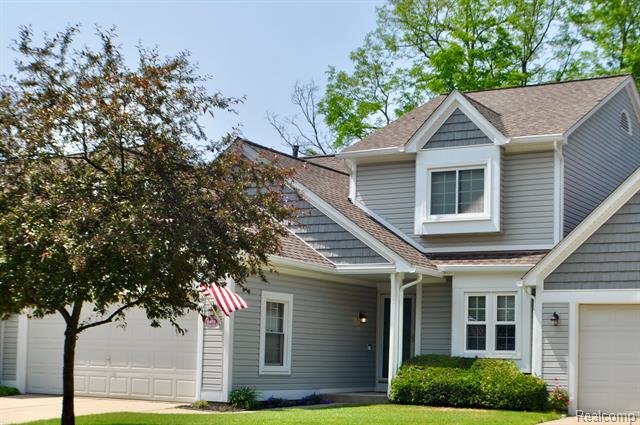 front view picture of 6900 Tangle Wood Dr, Waterford, MI. 48327