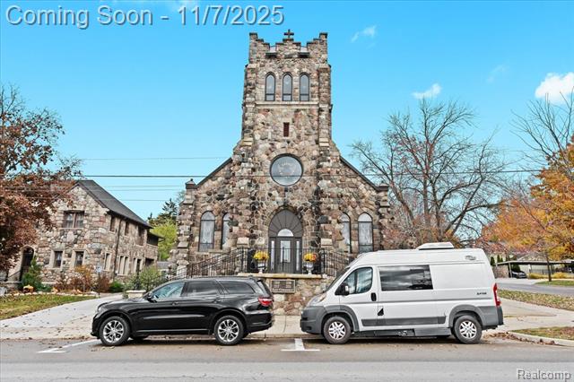 front view picture of 217 E Commerce St, Milford, MI. 48381