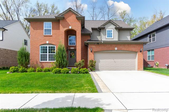 front view picture of 1711 North Lake Dr, Troy, MI. 48083