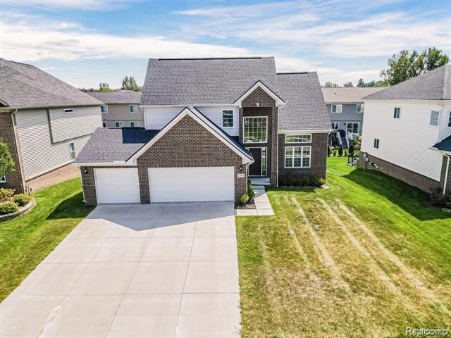 front view picture of 55941 Worlington Ln, South Lyon, MI. 48178