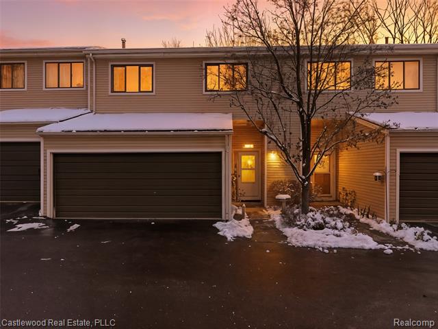 front view picture of 5868 Shore Ct, Clarkston, MI. 48346