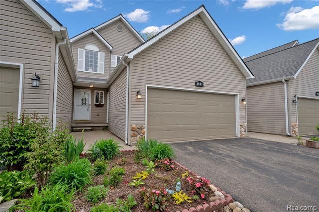 front view picture of 4661 Christopher Pines Dr, Clarkston, MI. 48346