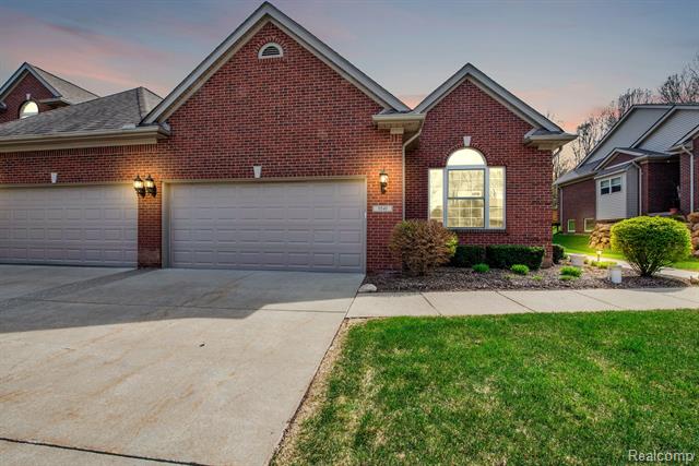 front view picture of 9549 Kingsway Cir, Clarkston, MI. 48348