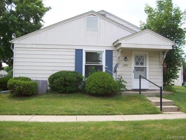 front view picture of 2968 Elmwood Ct, Lake Orion, MI. 48360