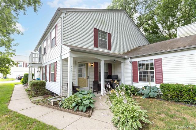 front view picture of 3233 Northfield Ct, Lake Orion, MI. 48360