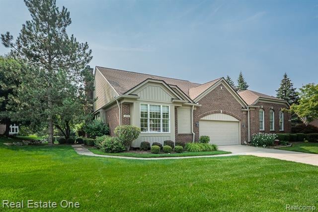 front view picture of 1618 Boulder Ct, Rochester, MI. 48306