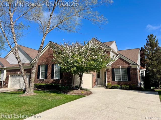 front view picture of 1639 Boulder Ct, Rochester, MI. 48306