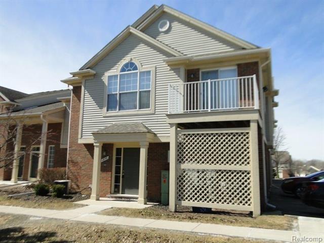 front view picture of 1858 Flagstone Cir, Rochester, MI. 48307