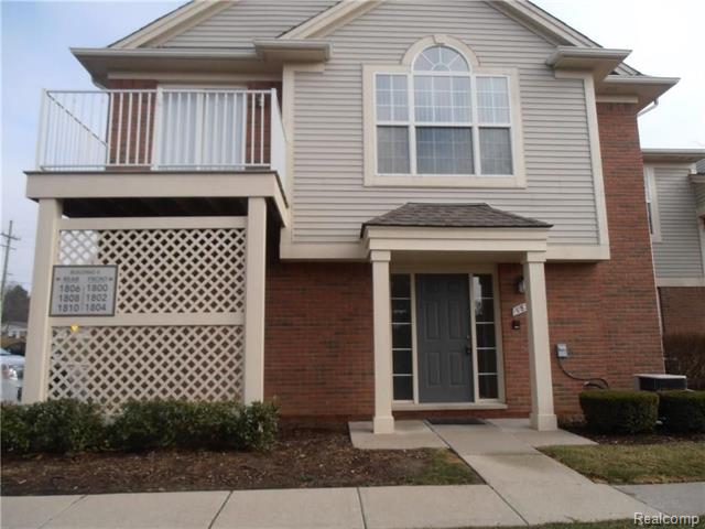 front view picture of 1774 Flagstone Cir, Rochester, MI. 48307