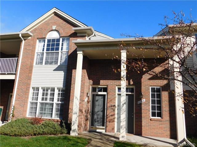 front view picture of 1784 Flagstone Cir, Rochester, MI. 48307