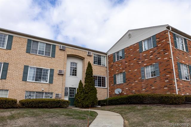 front view picture of 495 Miller Ave # 001, Rochester, MI. 48307