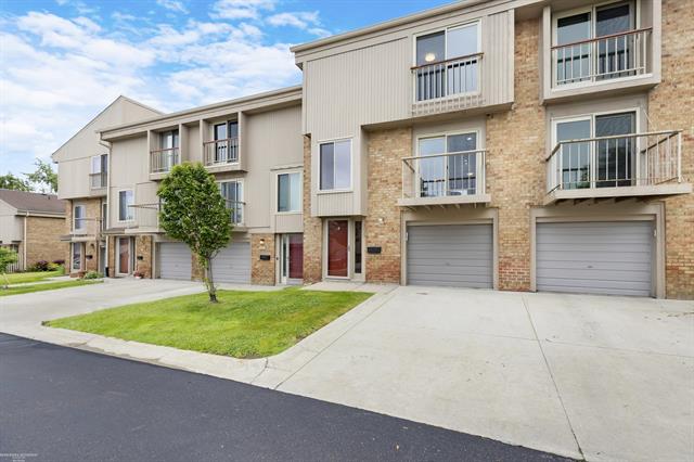 front view picture of 809 Oakbrook Ridge Dr, Rochester, MI. 48307