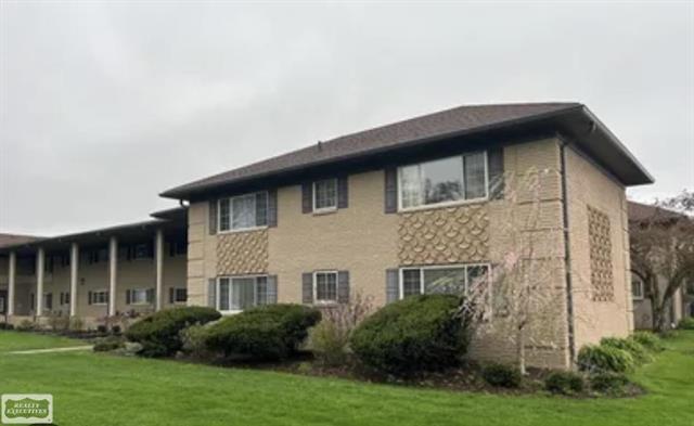 front view picture of 2311 Walton Blvd # 41, Rochester, MI. 48309