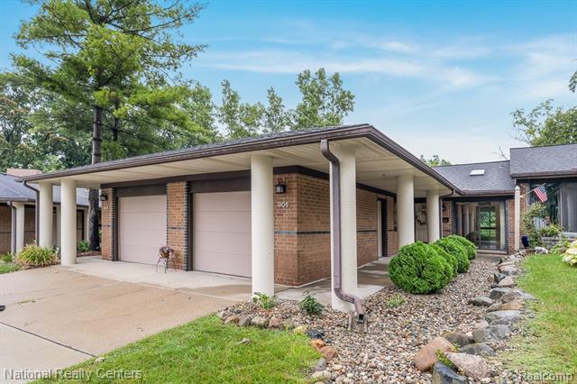 front view picture of 906 Wexford Way, Rochester, MI. 48307