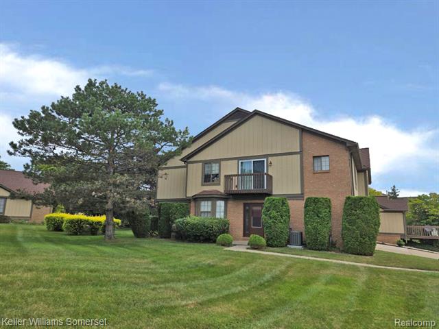 front view picture of 71 Meadow Wood Dr, Rochester, MI. 48307