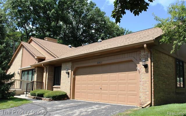 front view picture of 2182 London Bridge Dr, Rochester, MI. 48307