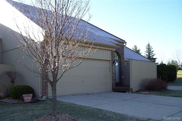 front view picture of 2237 Siboney Ct, Rochester, MI. 48309