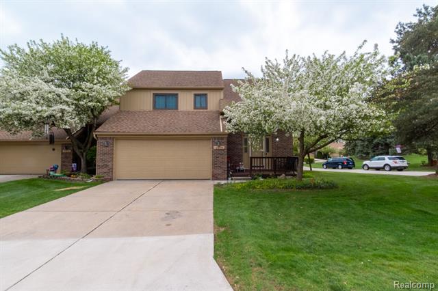 front view picture of 2179 Rochelle Park Dr, Rochester, MI. 48309