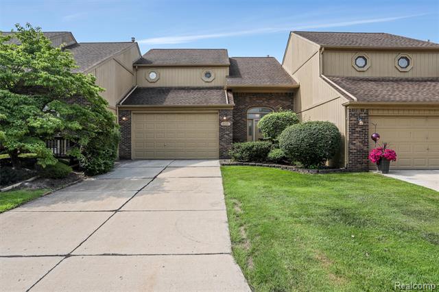 front view picture of 2137 Crystal Dr, Rochester, MI. 48309