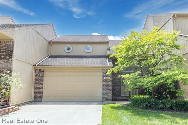 front view picture of 2157 Crystal Dr, Rochester, MI. 48309