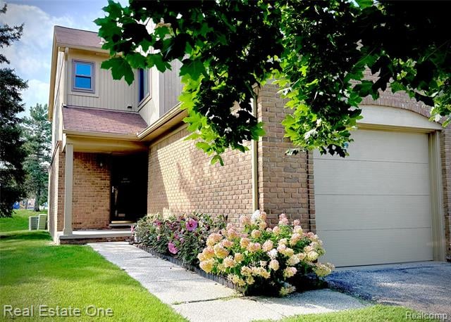 front view picture of 510 Tennyson, Rochester, MI. 48307