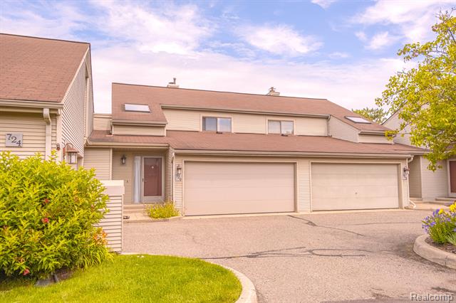 front view picture of 726 Hamilton Ct, Rochester, MI. 48307