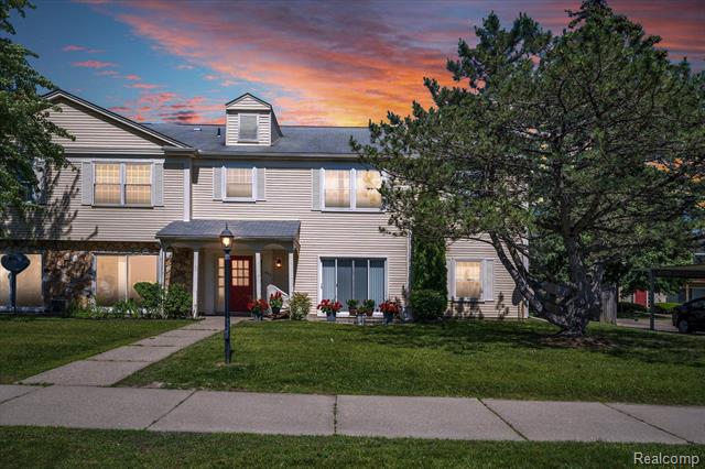 front view picture of 833 Bloomfield Village Blvd # A, Auburn Hills, MI. 48326