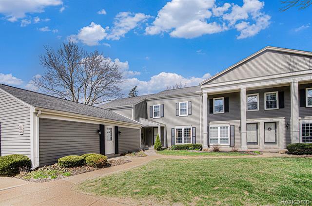 front view picture of 2624 Williamsburg Cir, Auburn Hills, MI. 48326