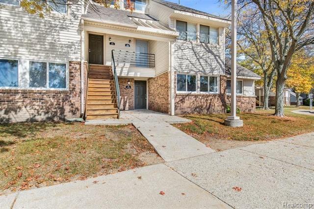 front view picture of 2796 Davison Ave, Auburn Hills, MI. 48326