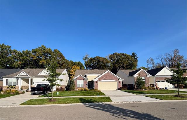 front view picture of 3021 Sumerlyn Ct, Auburn Hills, MI. 48326