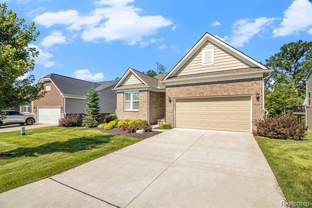 front view picture of 4104 Ashdale Way, Clarkston, MI. 48348