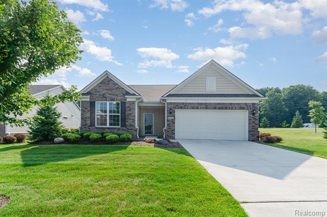 front view picture of 4000 Ashdale Way, Clarkston, MI. 48348