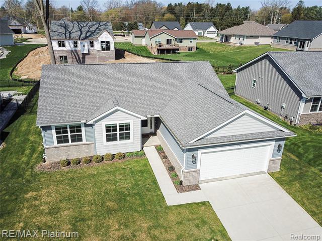 front view picture of 1174 Prudence Dr, Waterford, MI. 48327