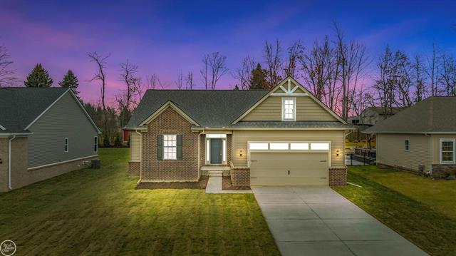 front view picture of 7982 Jordan Dr, Waterford, MI. 48327
