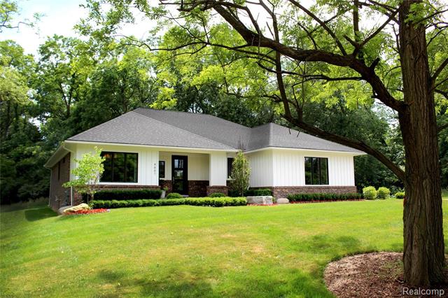 front view picture of 4887 Wye Oak Rd, Bloomfield Hills, MI. 48301