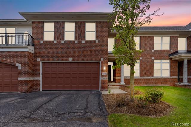 front view picture of 7382 Gateway Dr, West Bloomfield, MI. 48322
