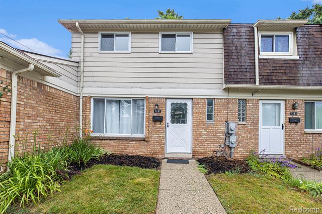 front view picture of 1381 Laurel Valley Dr, Waterford, MI. 48327